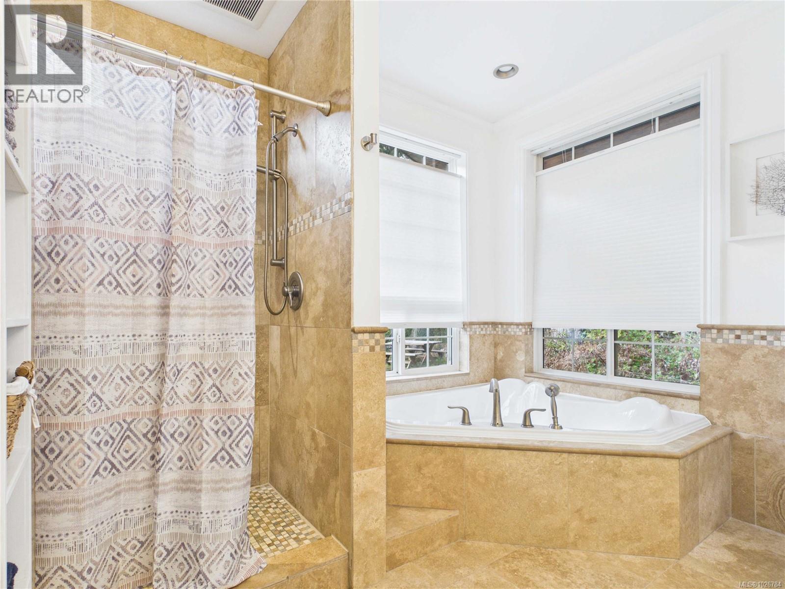 375 Baylis Rd, Qualicum Beach