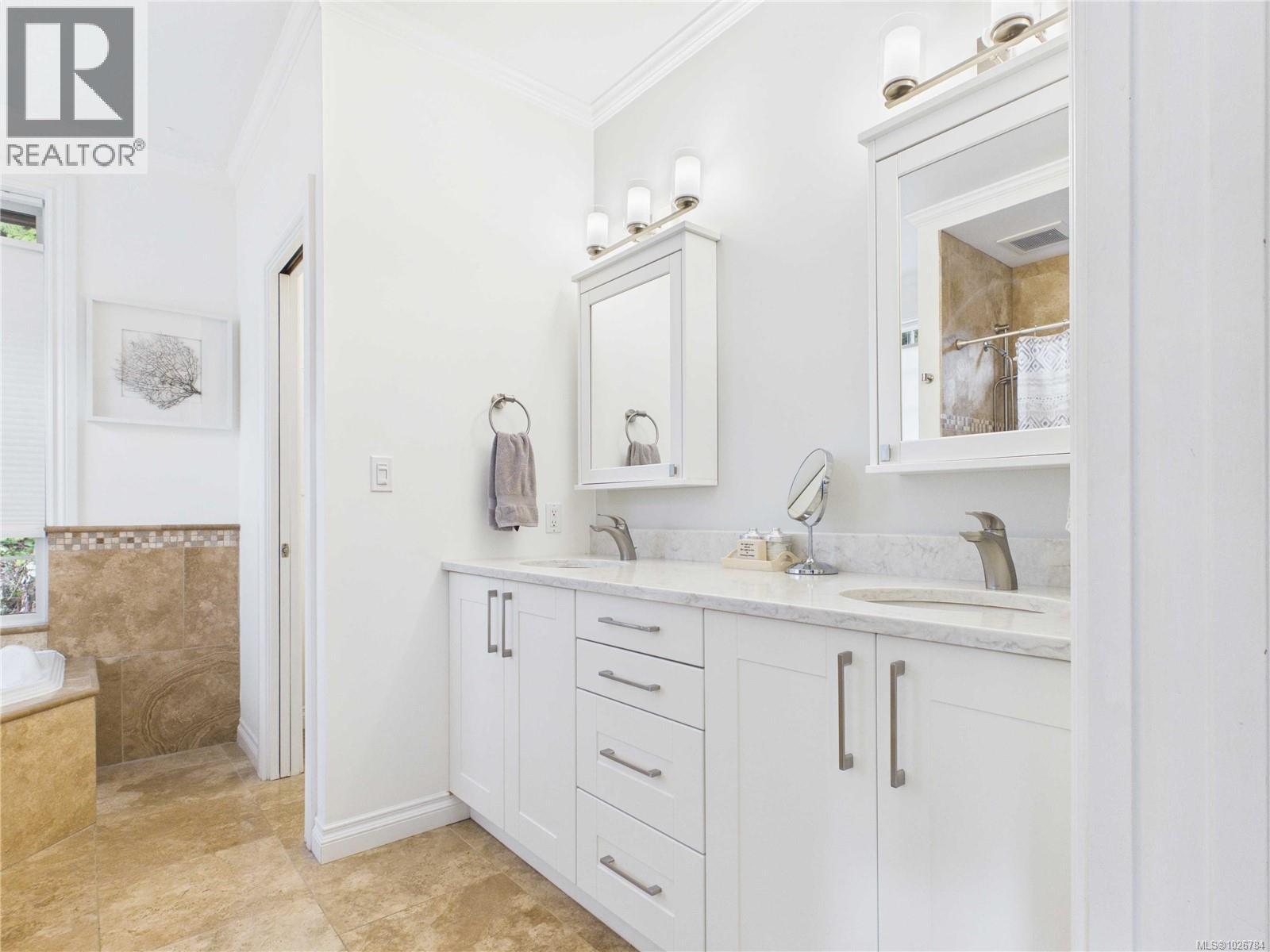 375 Baylis Rd, Qualicum Beach