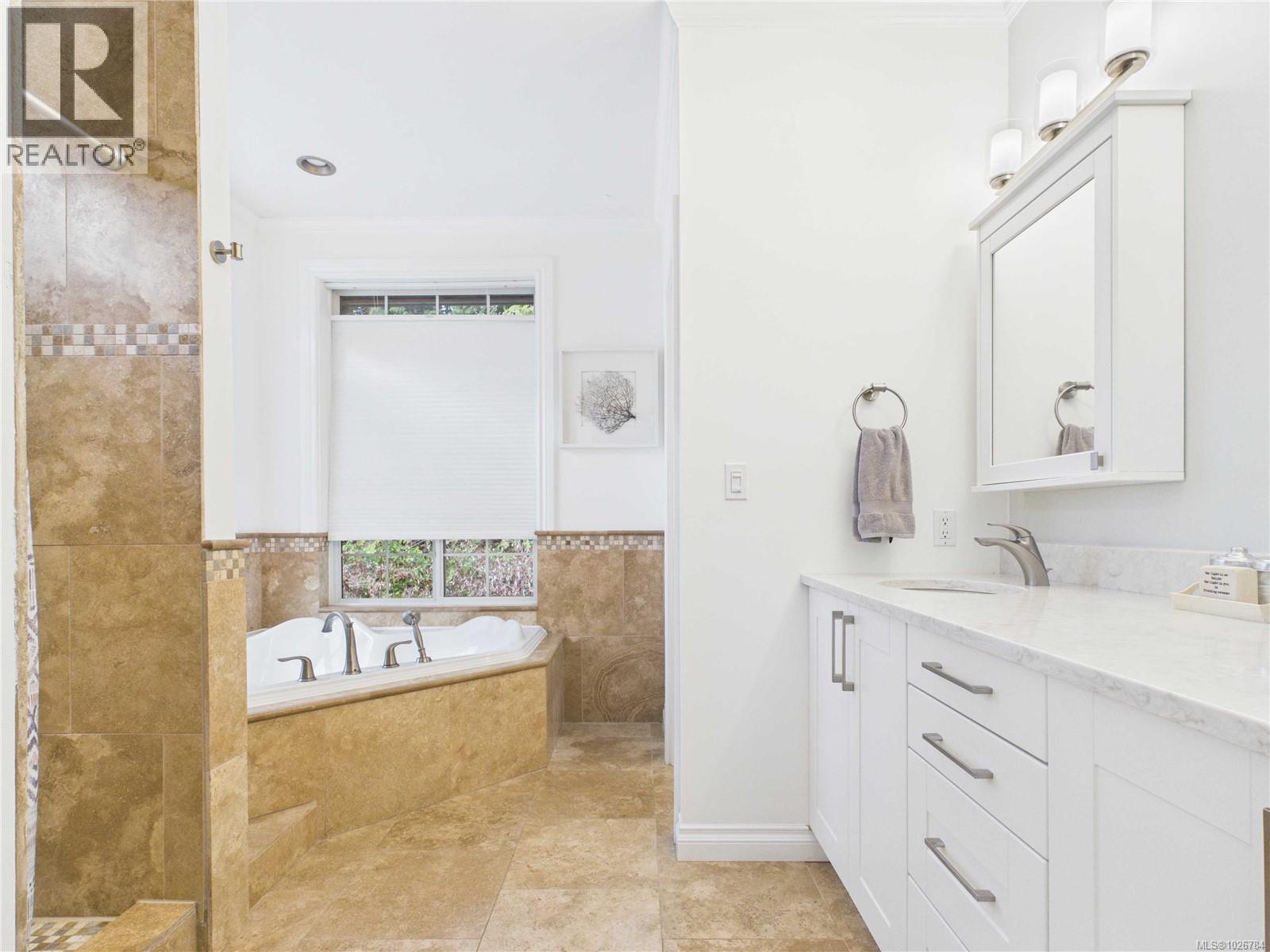 375 Baylis Rd, Qualicum Beach