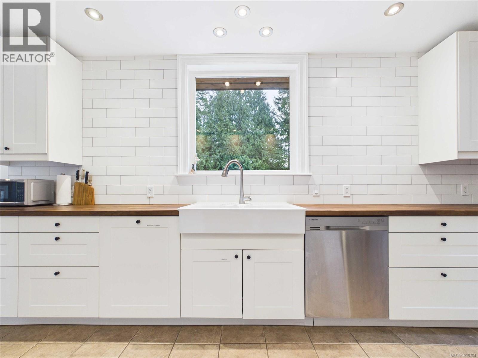 375 Baylis Rd, Qualicum Beach