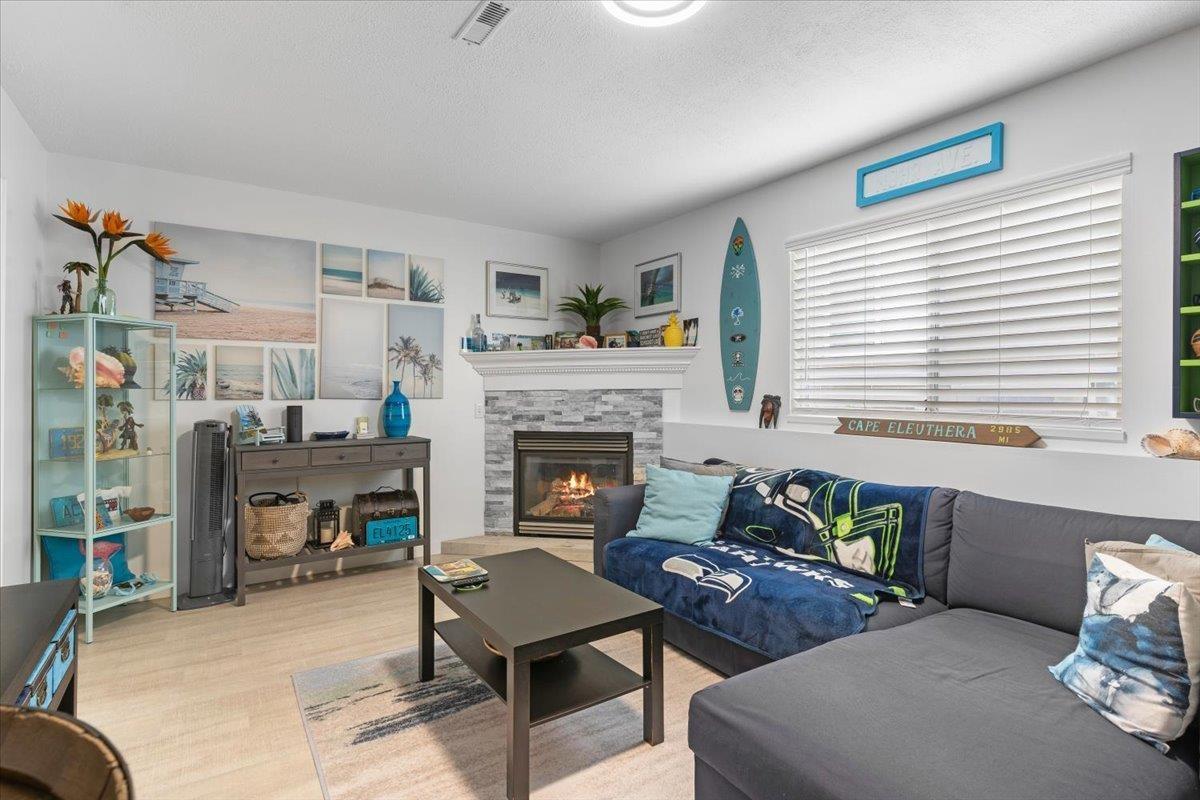 965 KEIL STREET, White Rock