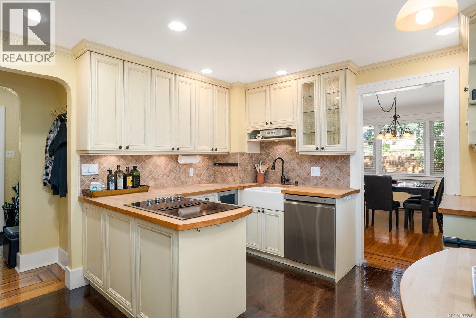  1959 Hampshire Road, Oak Bay