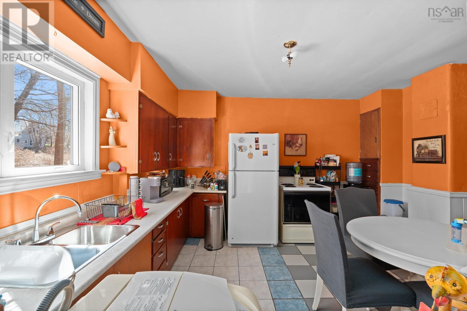 Property 11 of 46 of 220 James Street