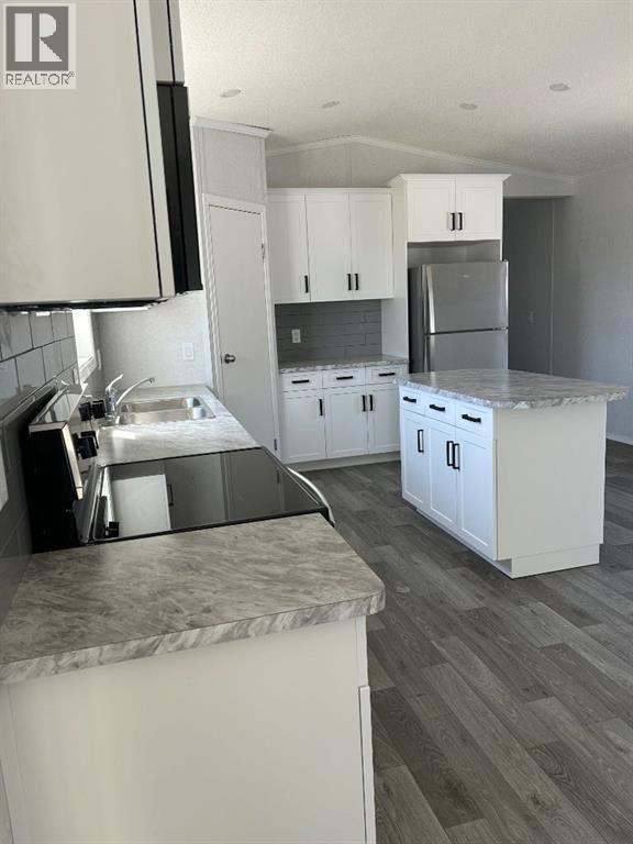 2004 Sunflower Crescent - Photo 2 of 17, Coaldale, Alberta