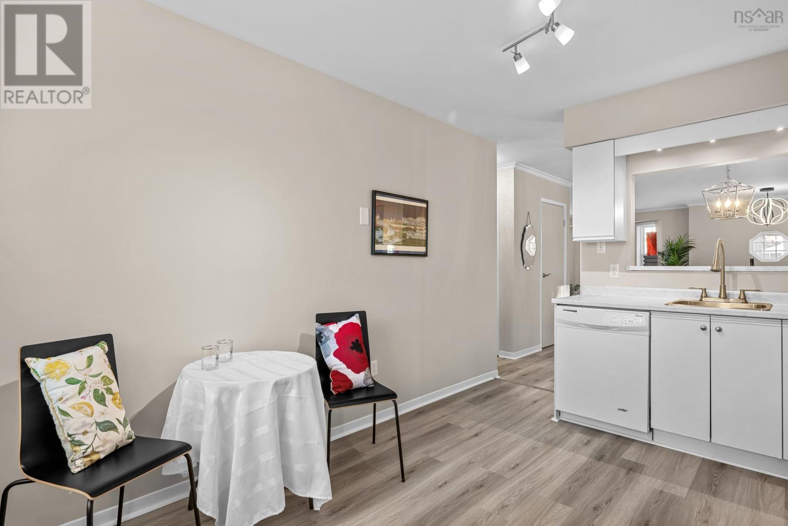 Property 16 of 46 of 28 Tutor Court