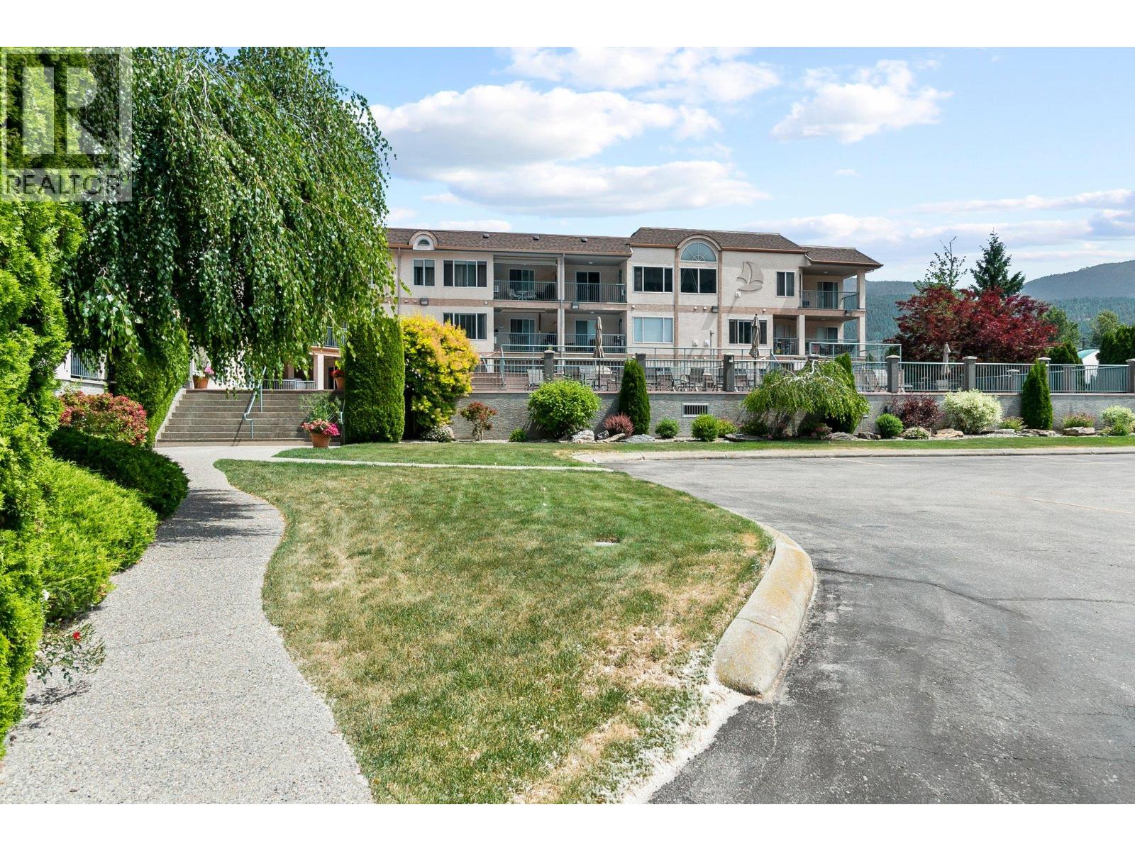 112 1002 Riverside Avenue, Sicamous