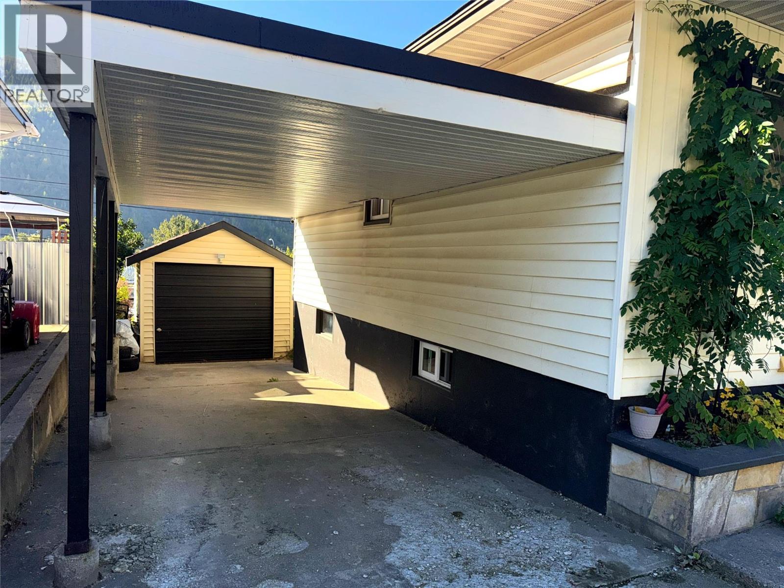 3130 Iris Crescent, Trail