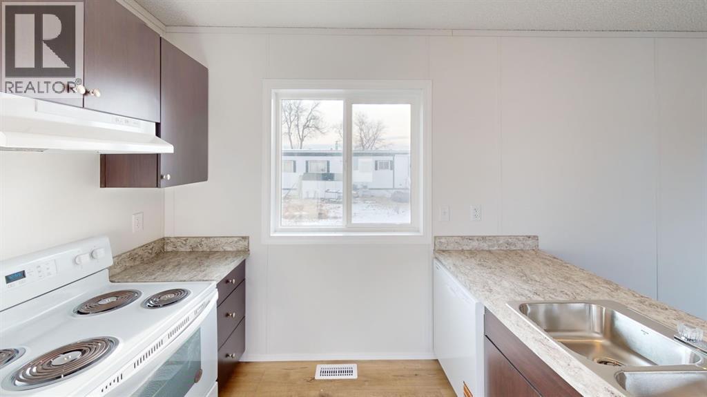 14, 831 2 Avenue - Photo 5 of 14, Bassano, Alberta