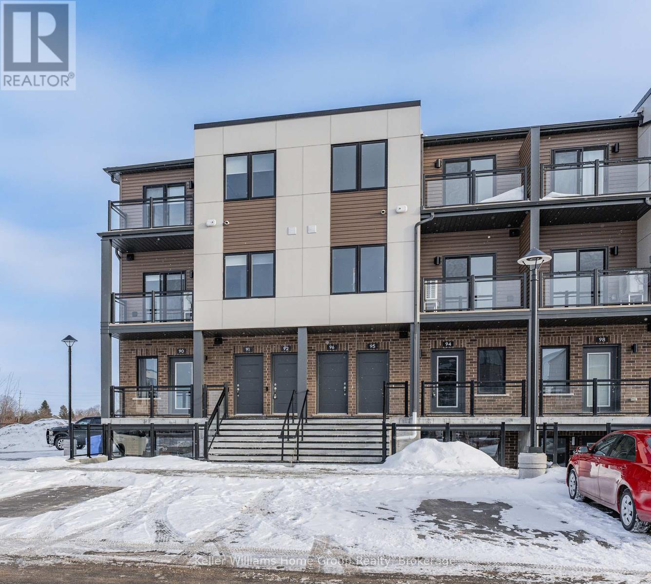 940 St David Street North 90