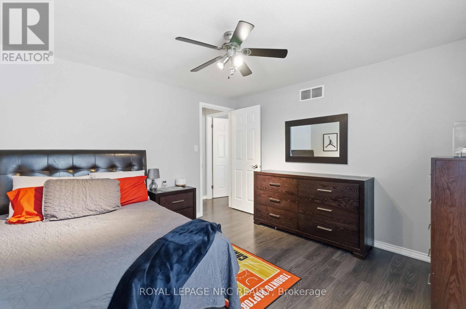 9 WOODGARDEN COURT - 28