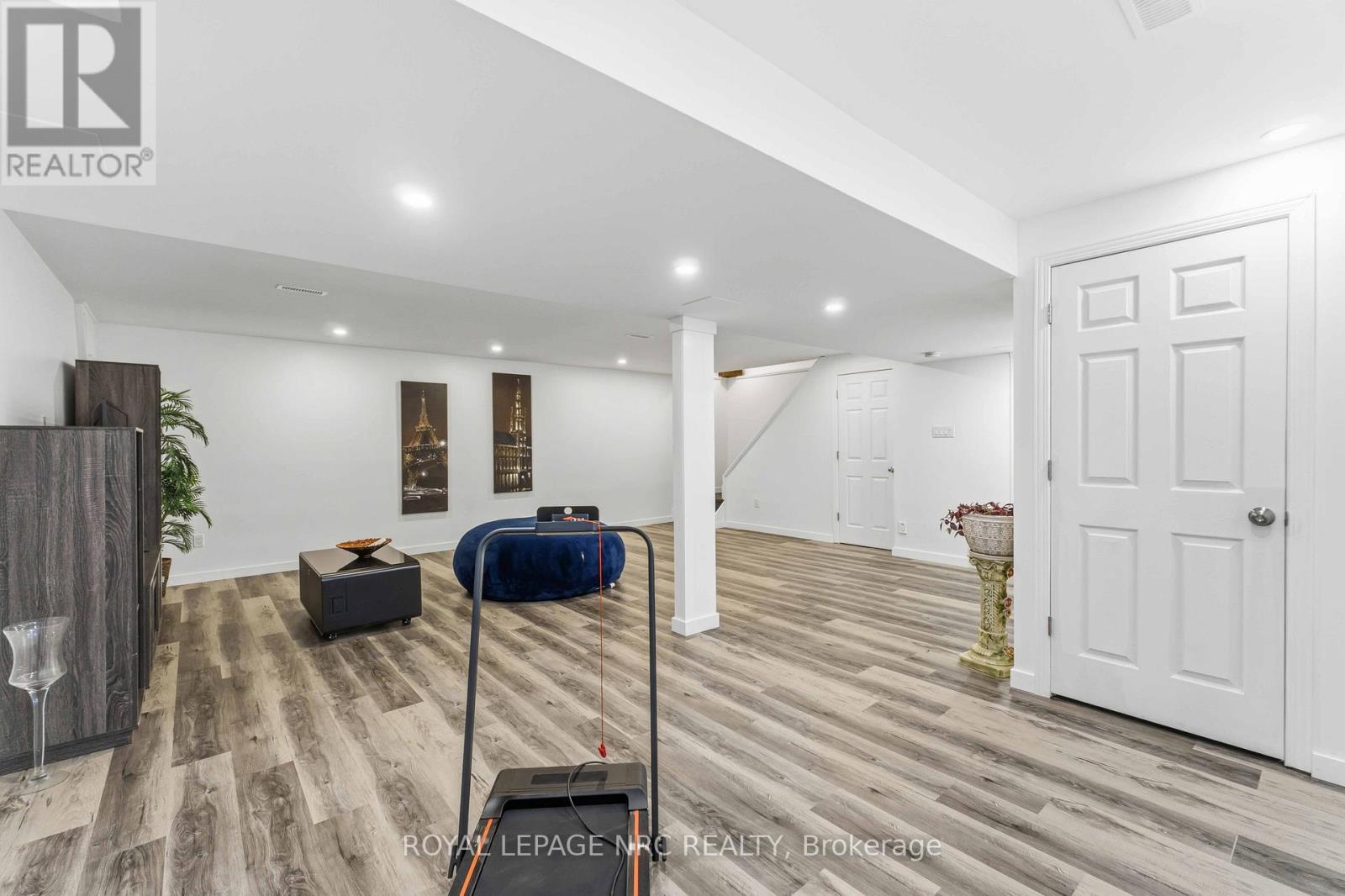 9 WOODGARDEN COURT - 35