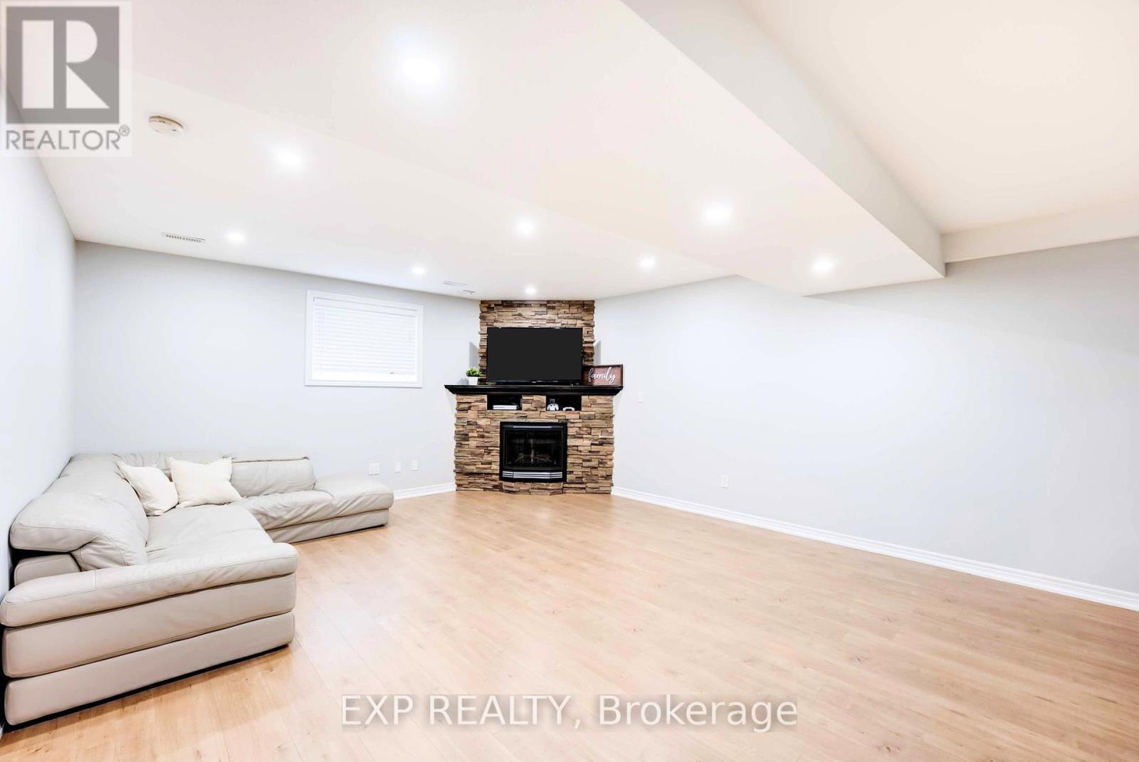 8583 FORESTVIEW BOULEVARD - 26