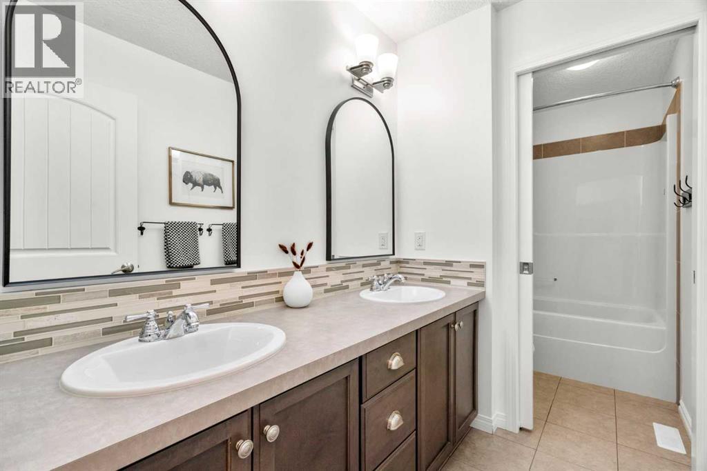 57 Riviera Crescent, Cochrane