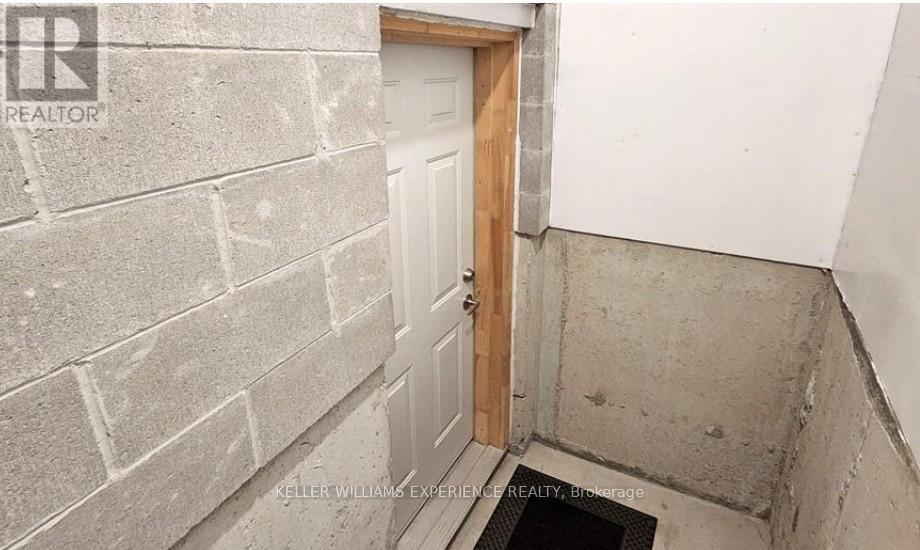 LOWER - 7 GOLDEN EAGLE WAY - Photo 4 of 12, Barrie (Little Lake), Ontario