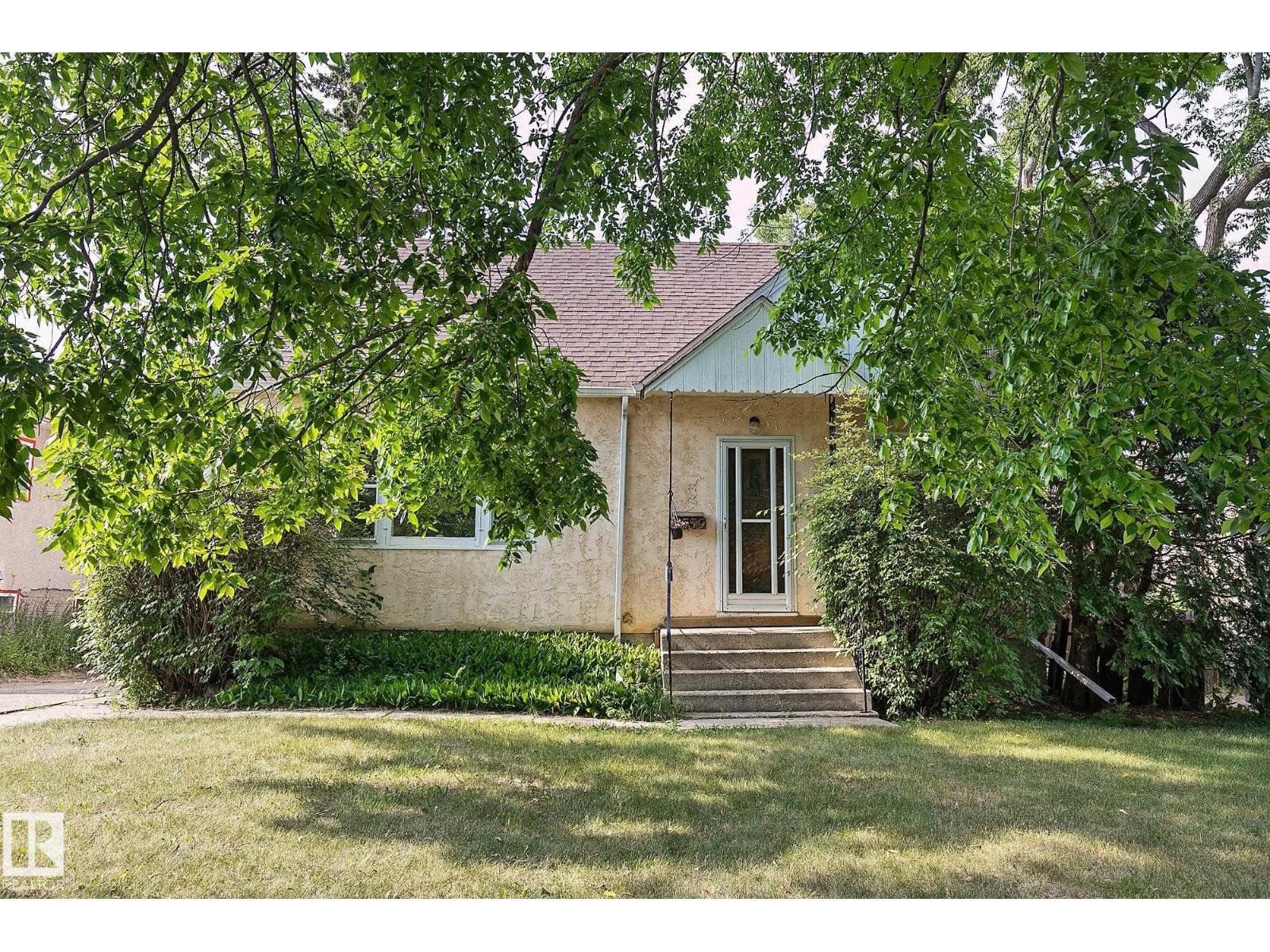 11559 80 AV NW - 1