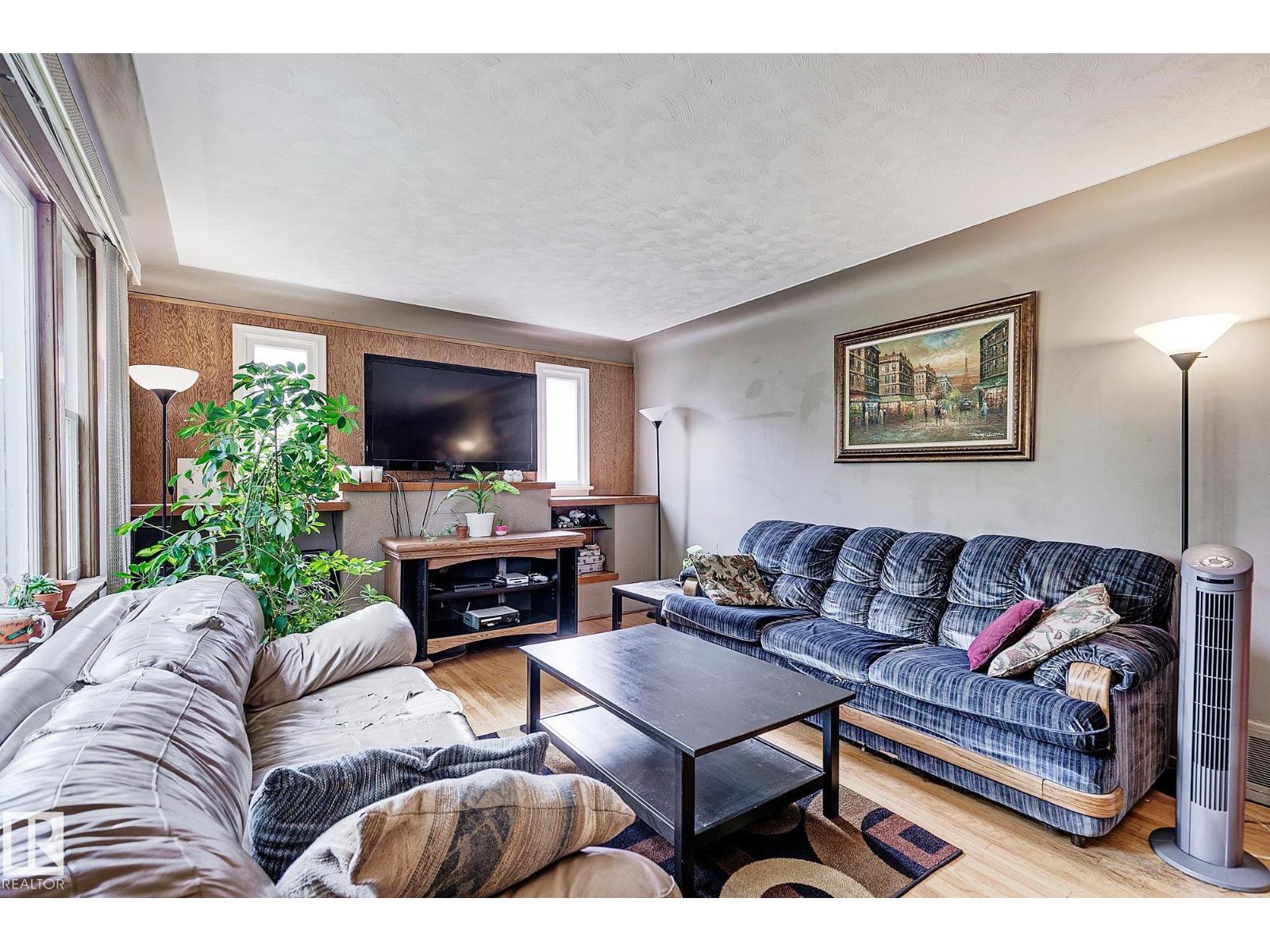 11559 80 AV NW - 4