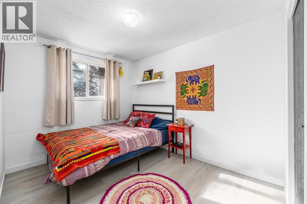 Single Family House for Sale in   Southampton Drive SW Southwood Calgary 