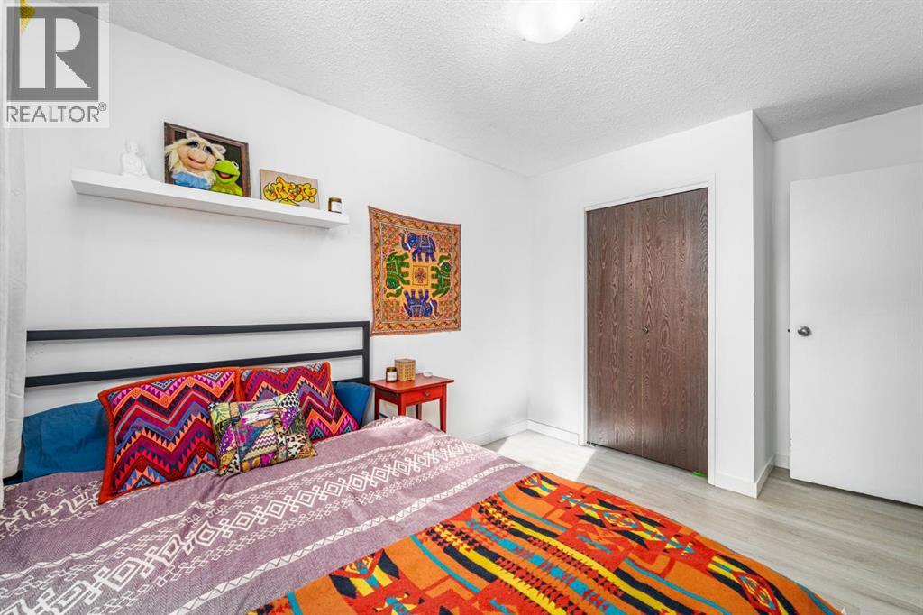 Single Family House for Sale in   Southampton Drive SW Southwood Calgary 