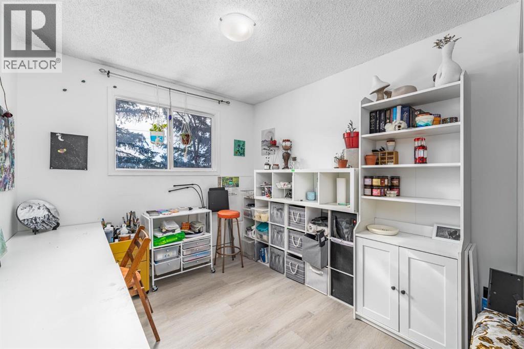 Single Family House for Sale in   Southampton Drive SW Southwood Calgary 