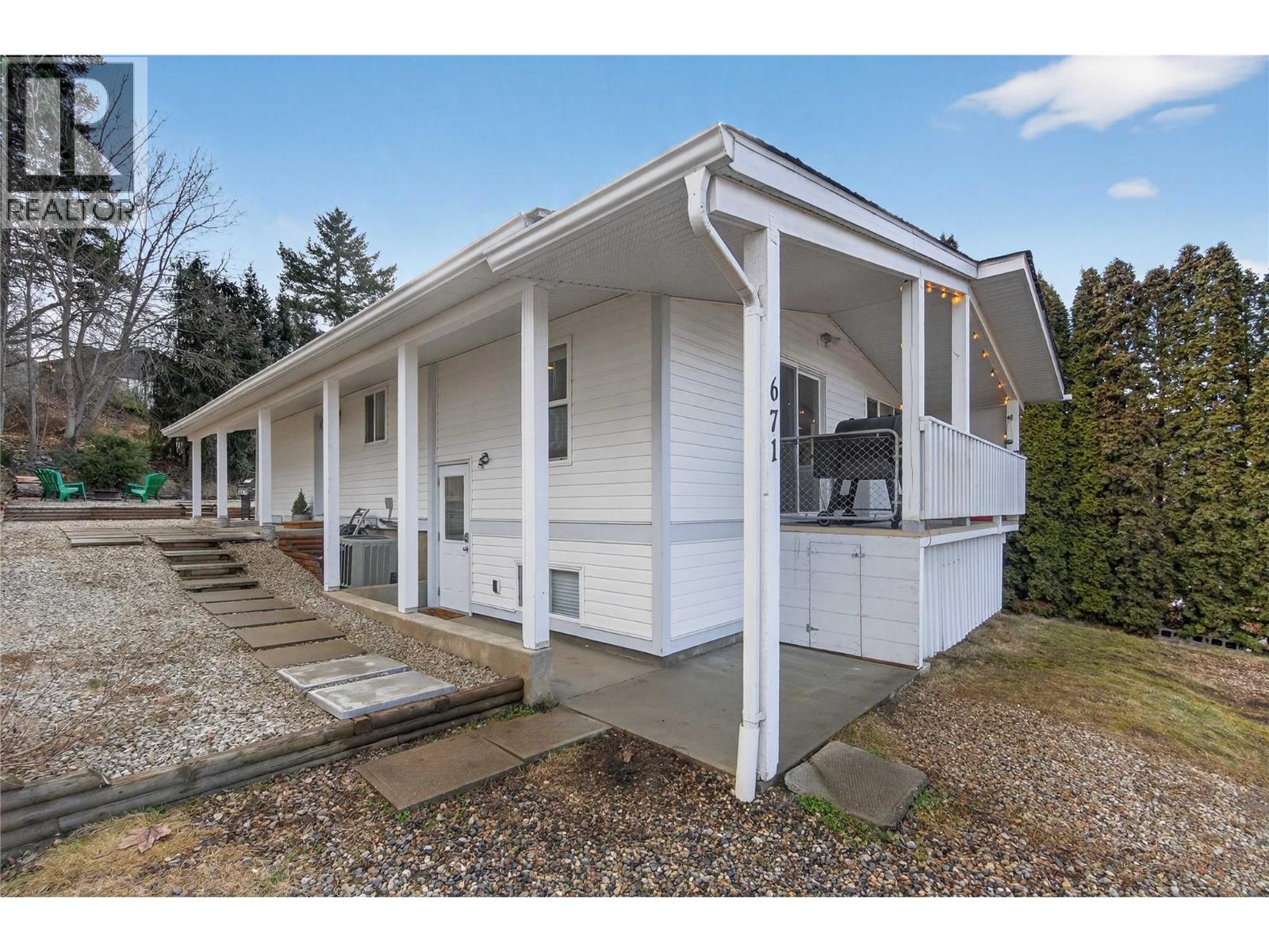 671 1 Avenue SE, Salmon Arm