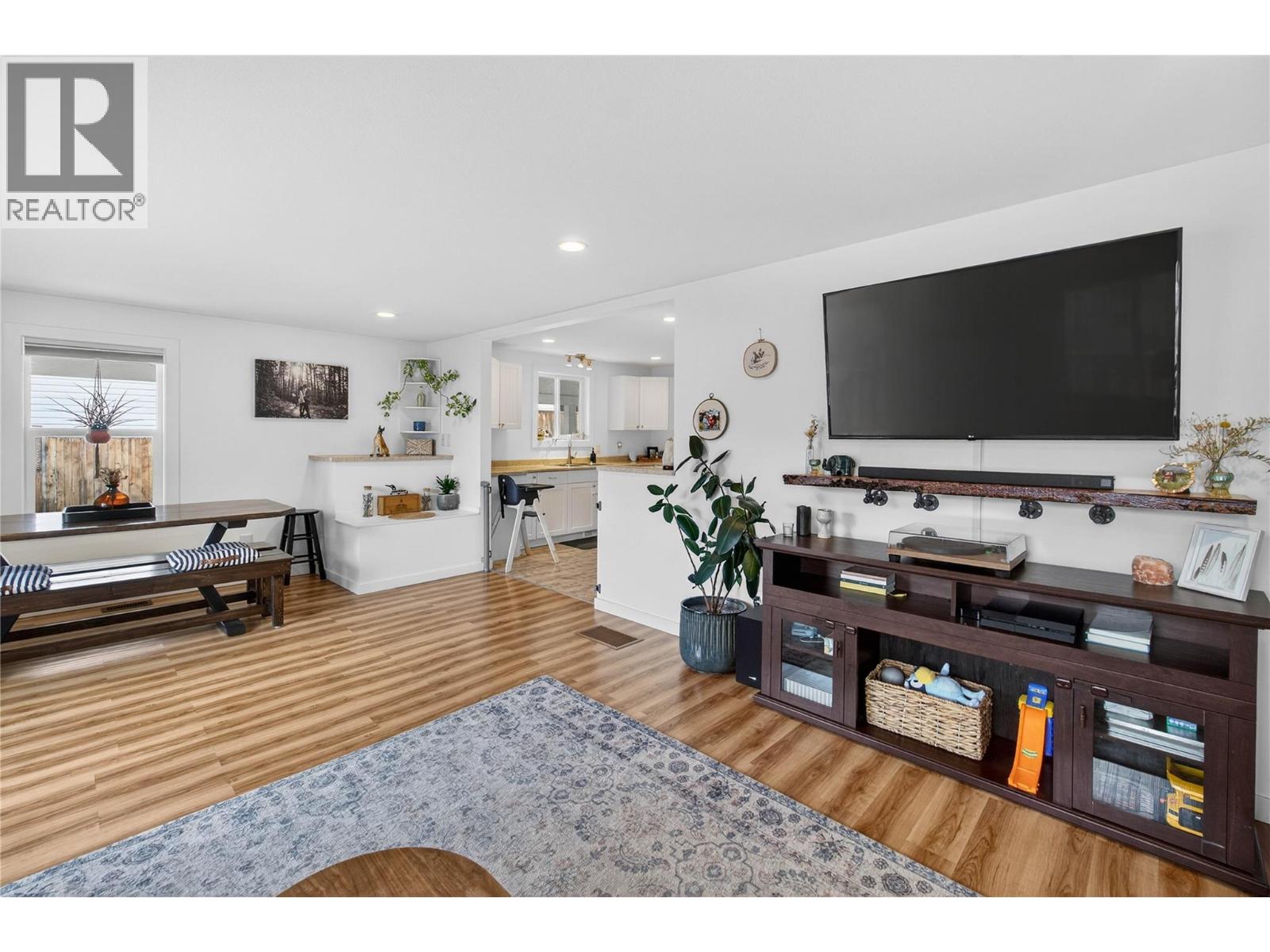 671 1 Avenue SE, Salmon Arm