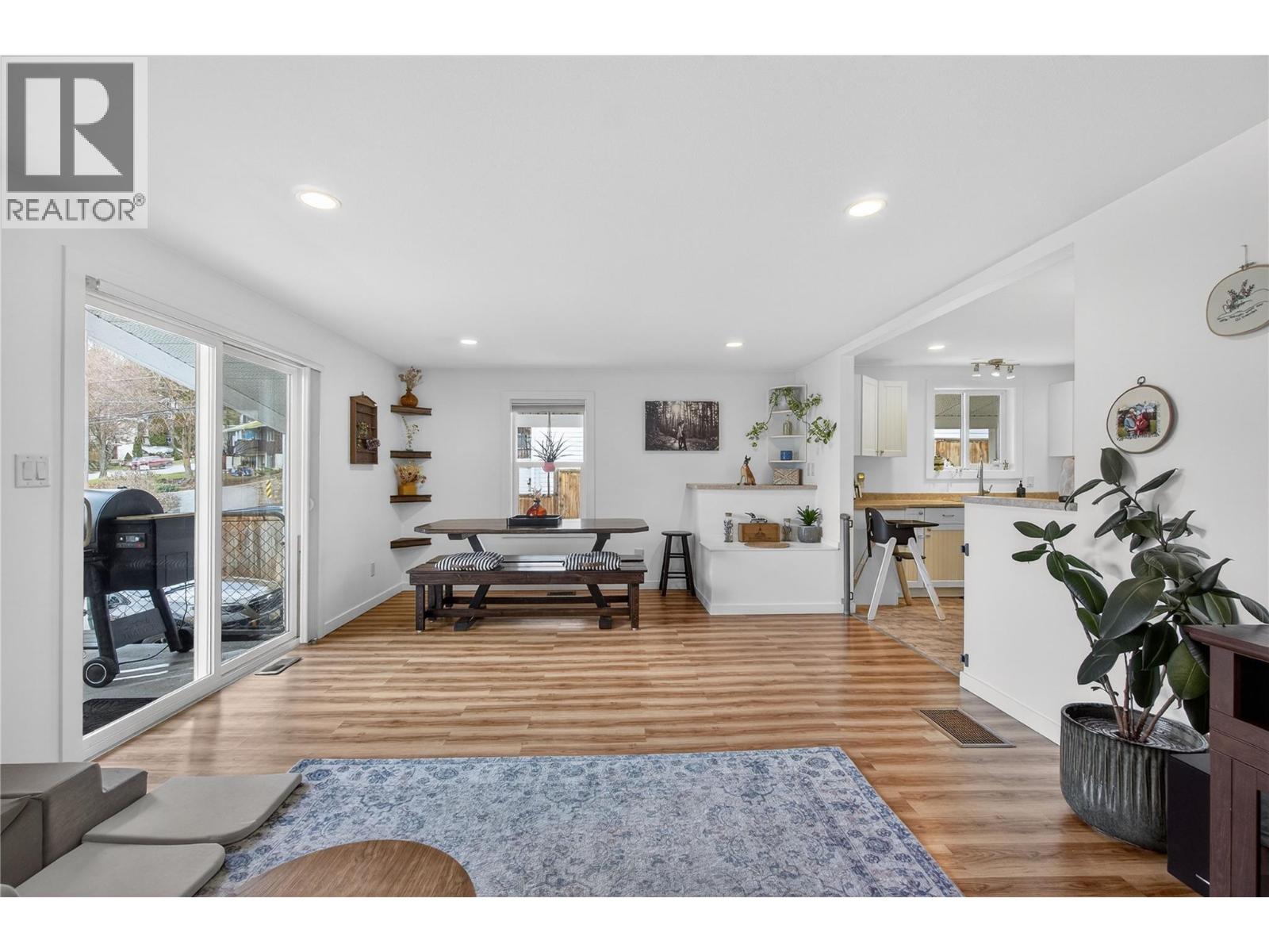 671 1 Avenue SE, Salmon Arm