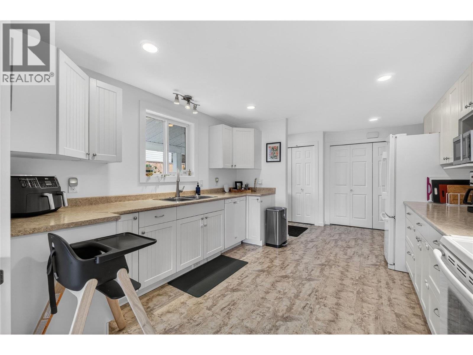 671 1 Avenue SE, Salmon Arm