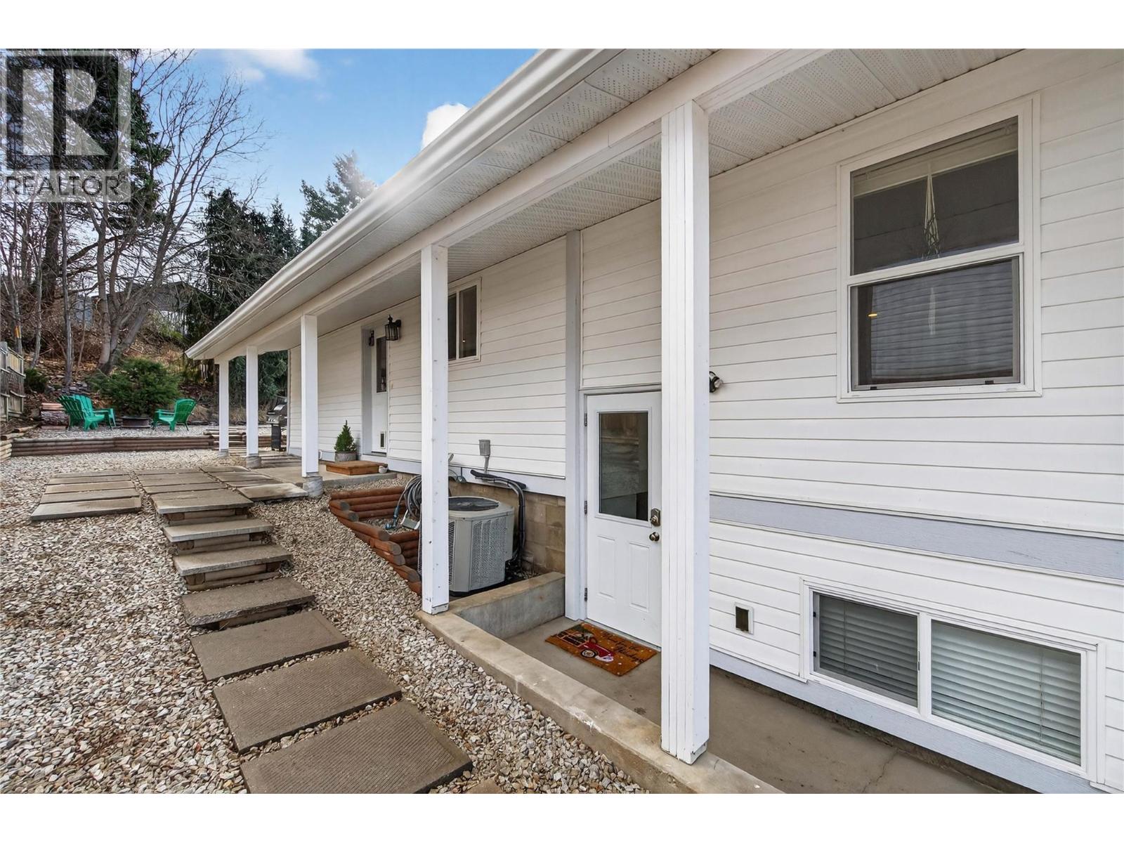 671 1 Avenue SE, Salmon Arm