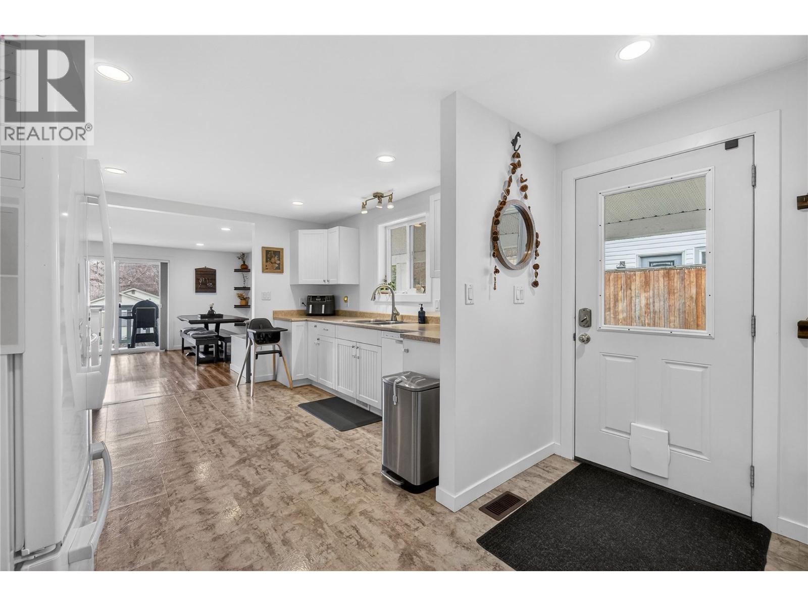 671 1 Avenue SE, Salmon Arm