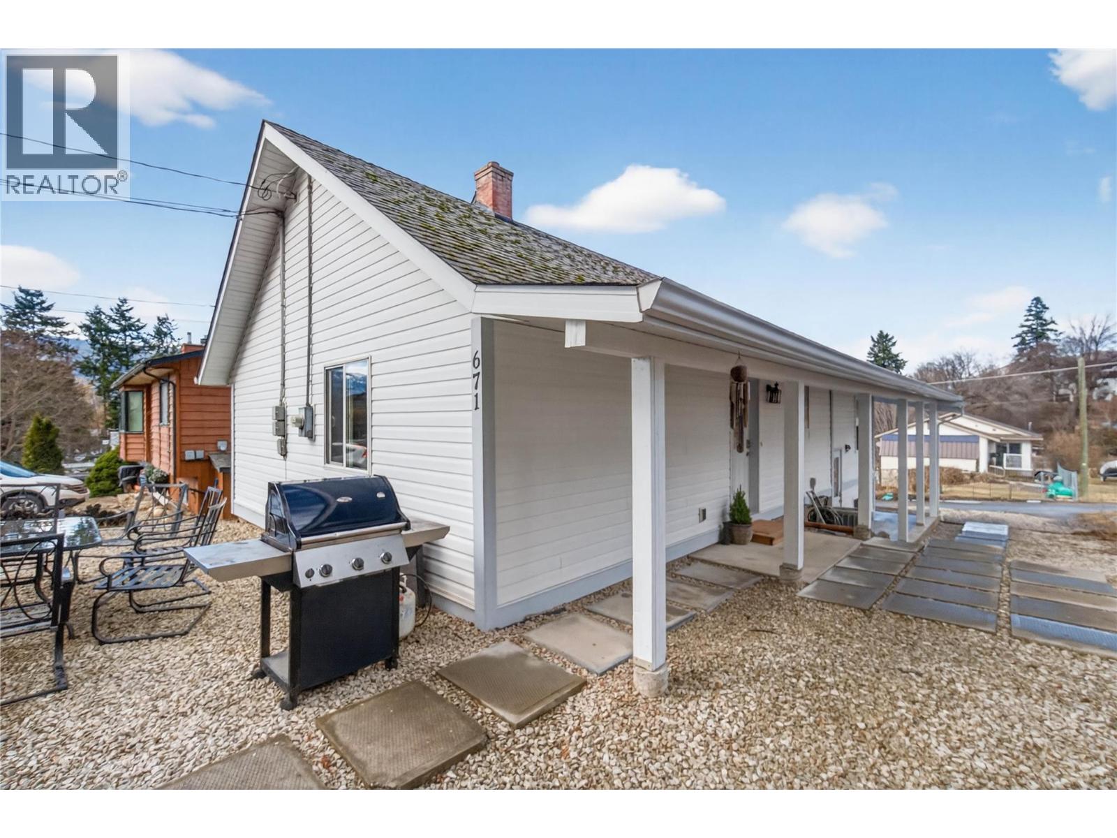 671 1 Avenue SE, Salmon Arm