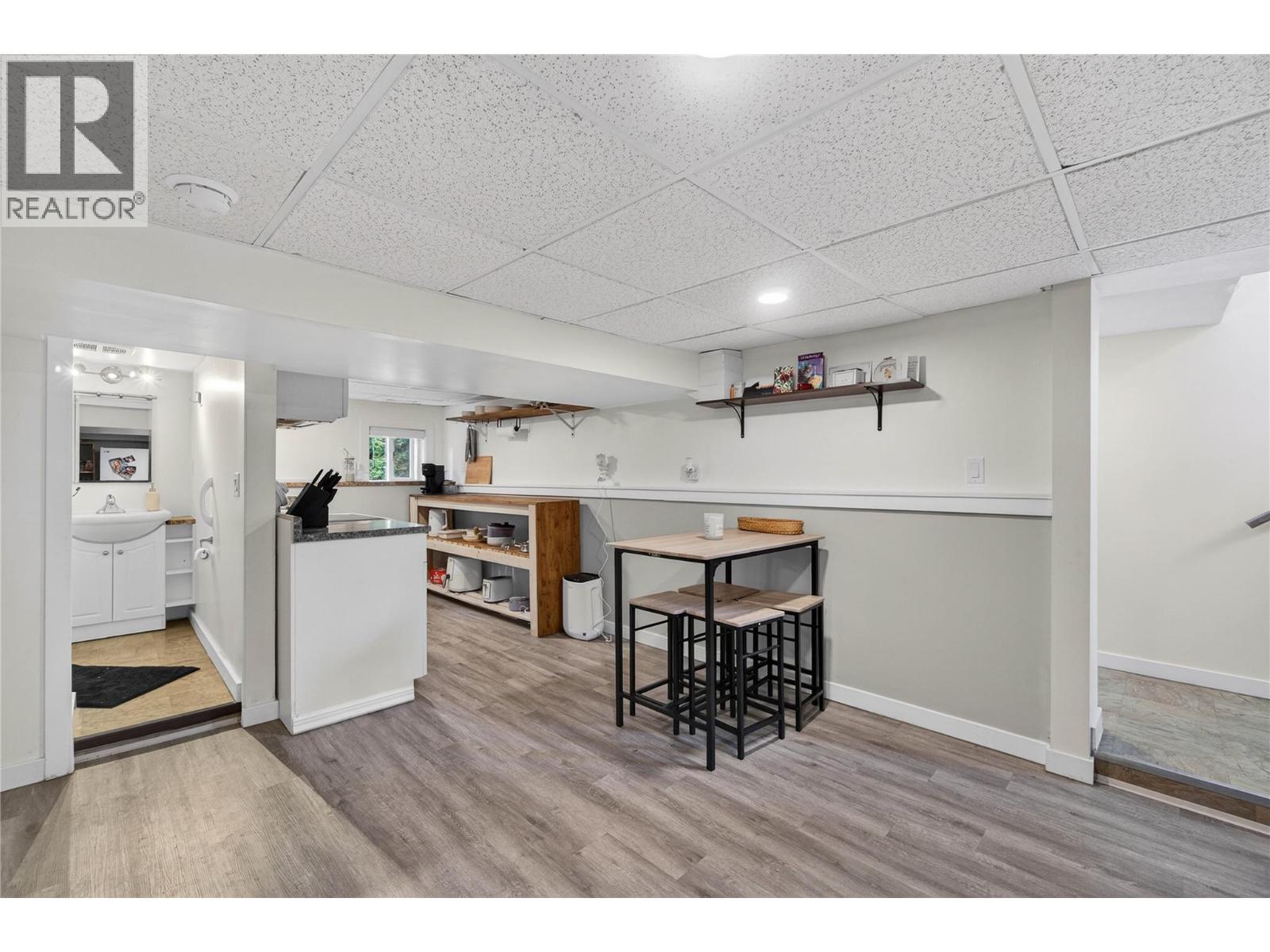 671 1 Avenue SE, Salmon Arm