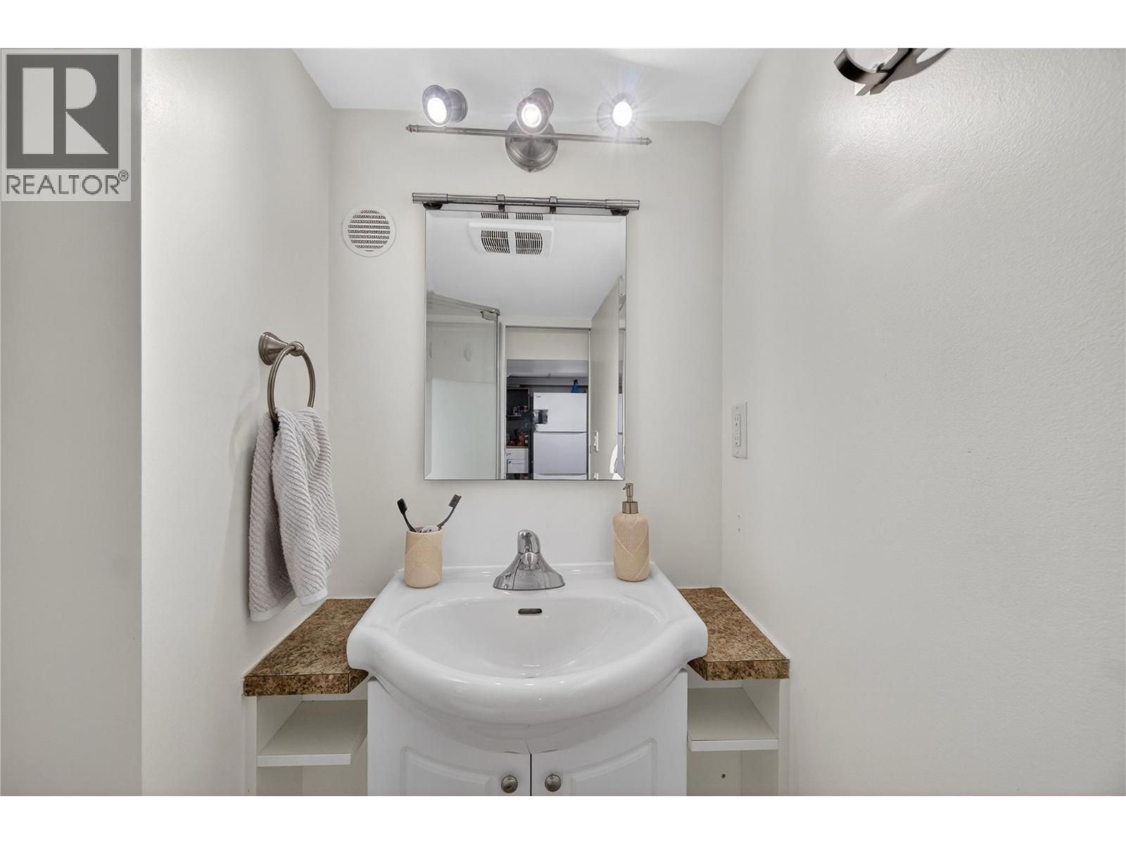 671 1 Avenue SE, Salmon Arm