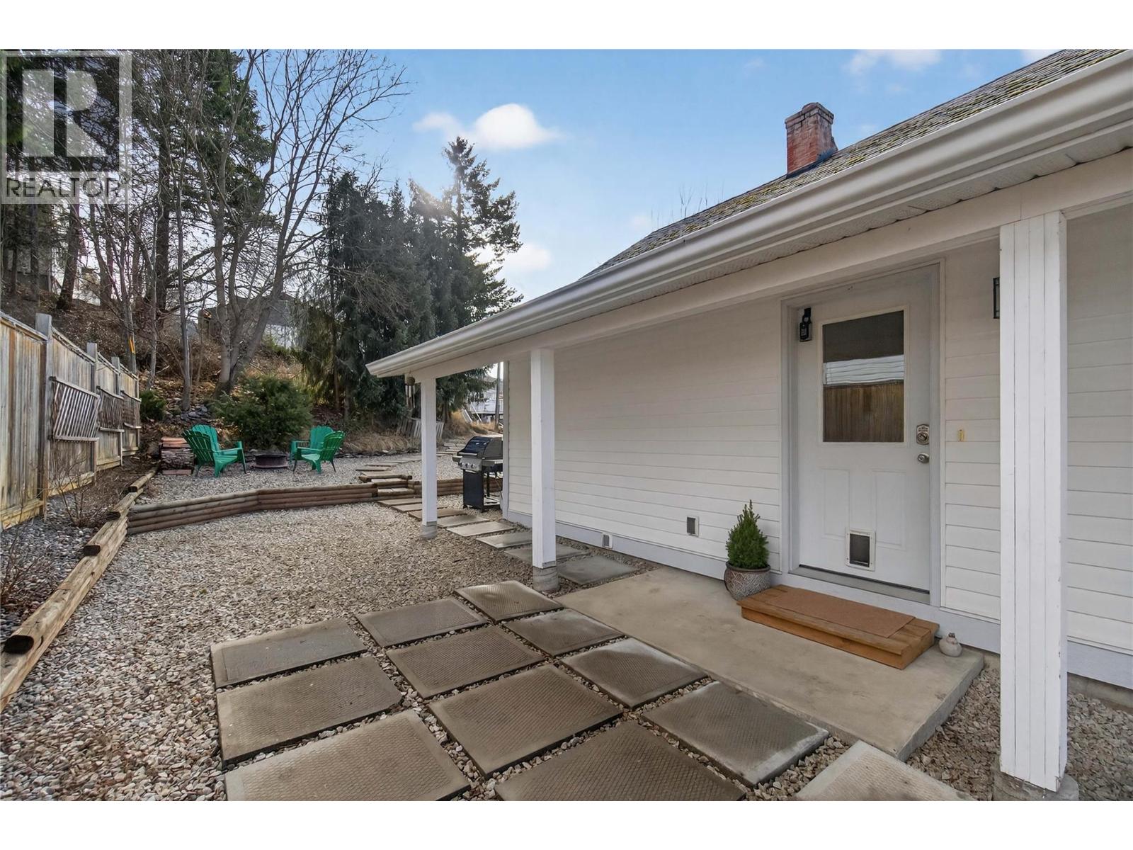 671 1 Avenue SE, Salmon Arm