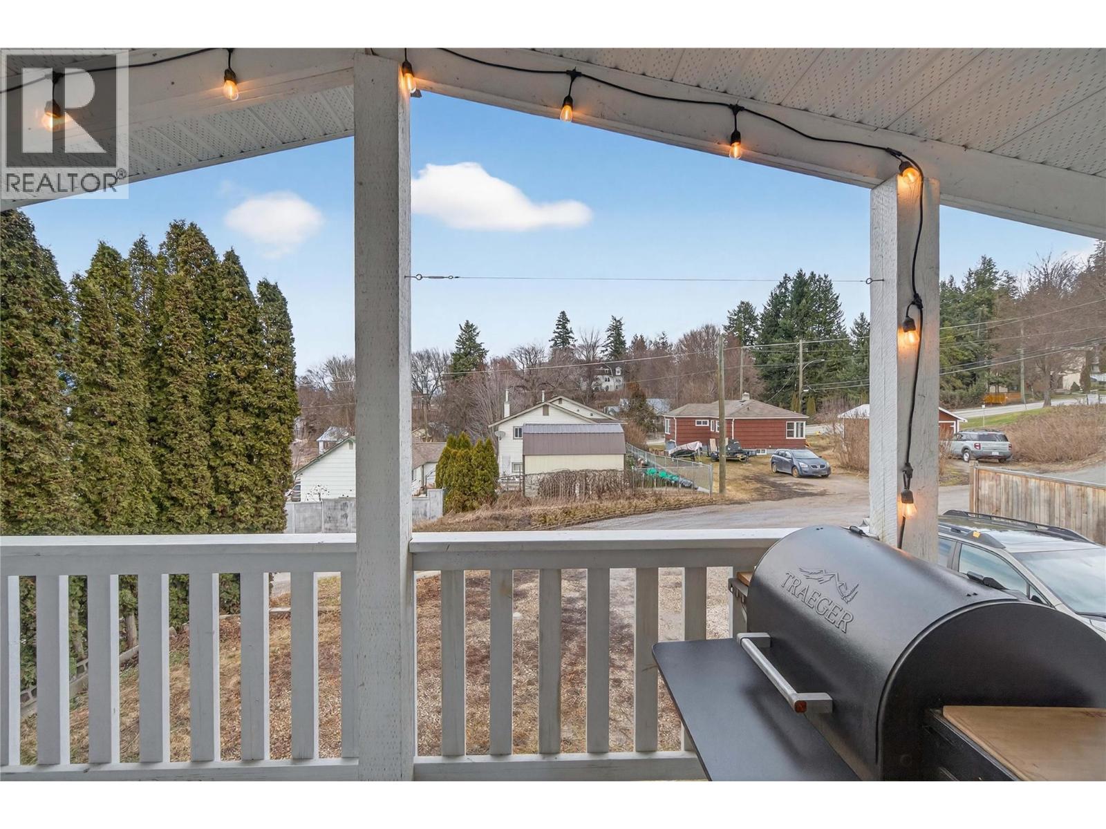 671 1 Avenue SE, Salmon Arm