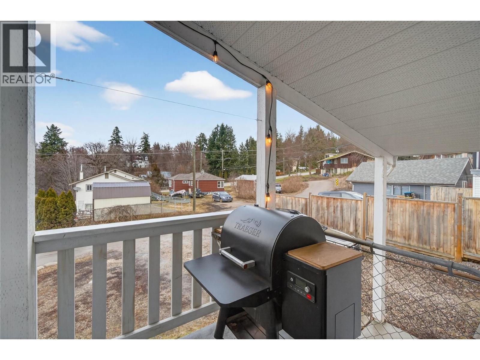 671 1 Avenue SE, Salmon Arm