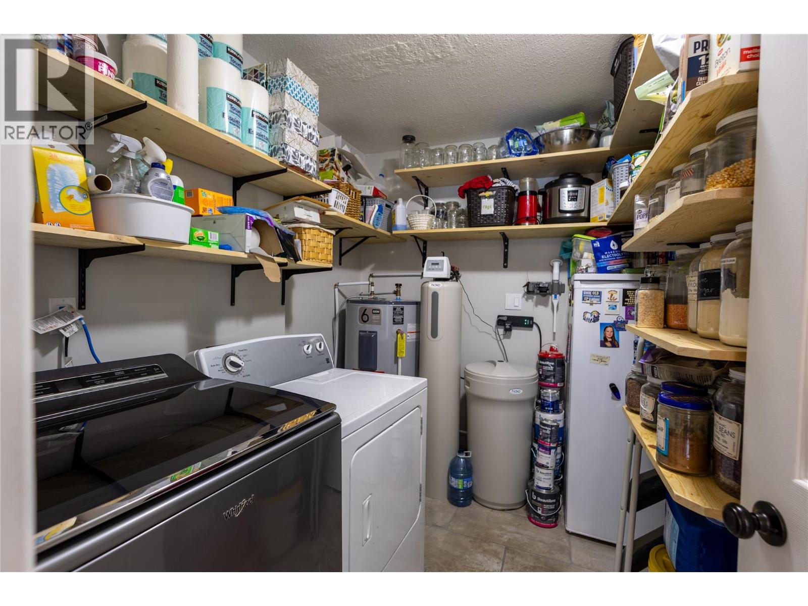 700 HEYLAND ROAD - 17