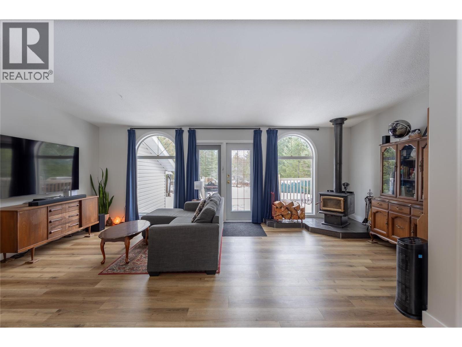 700 HEYLAND ROAD - 7