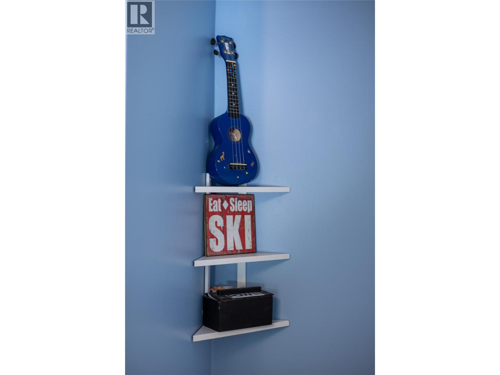 700 HEYLAND ROAD - 18