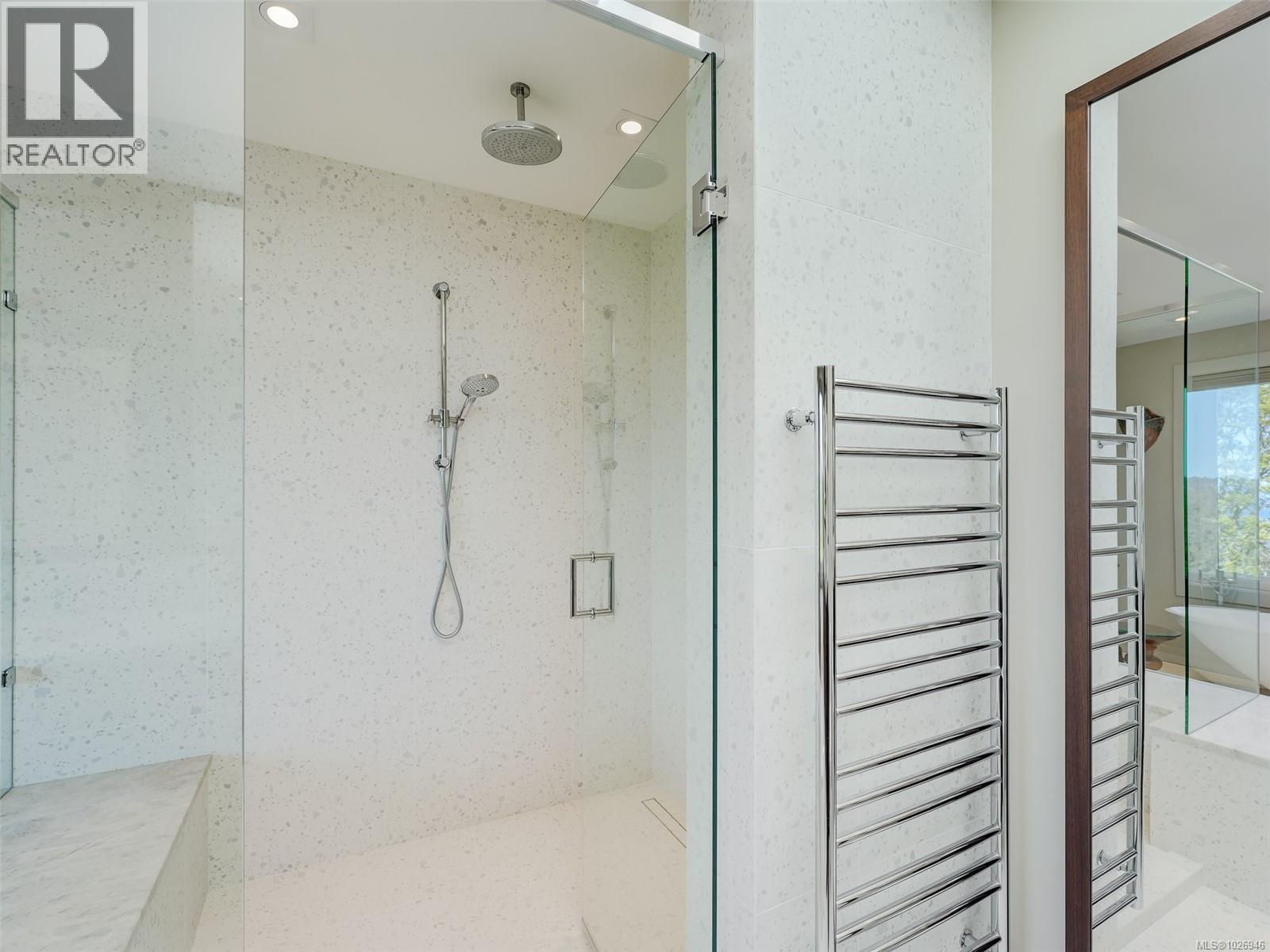 603 2829 Arbutus Road, Saanich