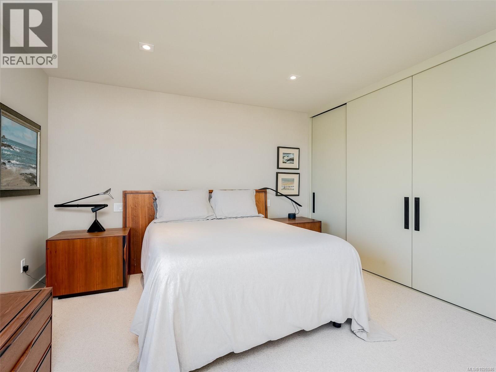 603 2829 Arbutus Road, Saanich