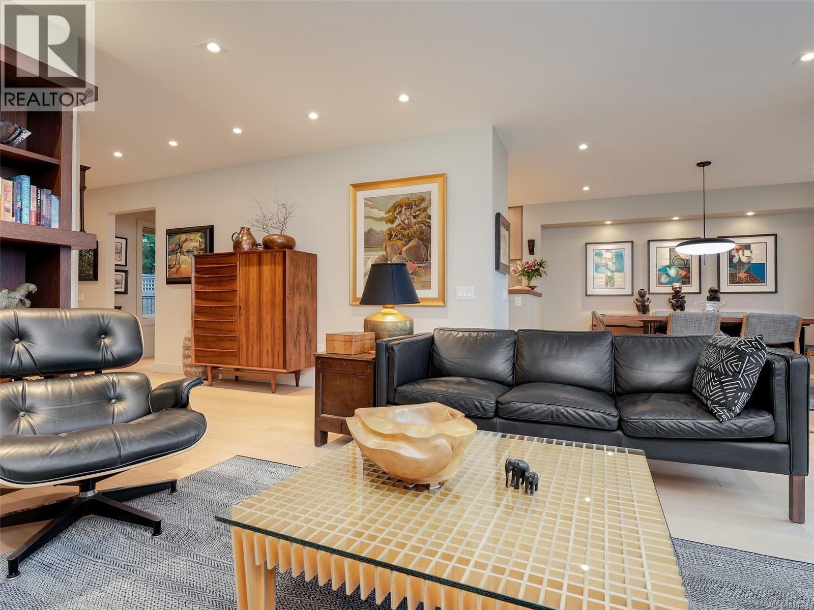 603 2829 Arbutus Road, Saanich