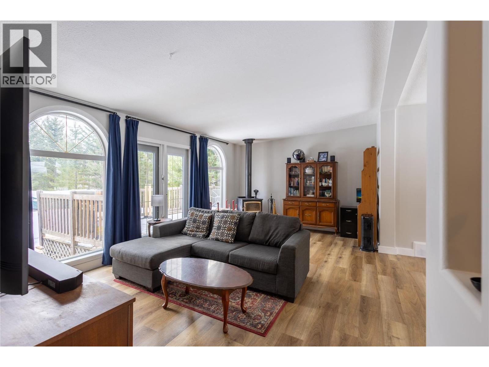 700 HEYLAND ROAD - 8