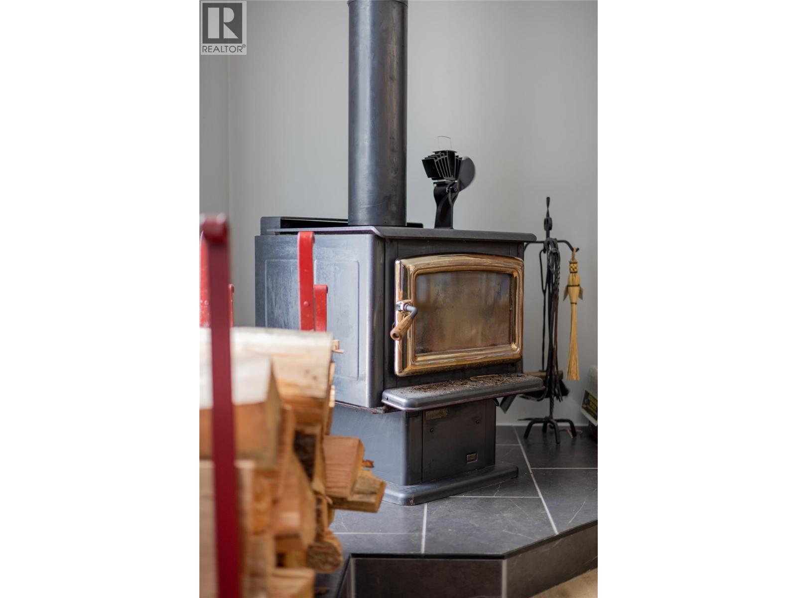 700 HEYLAND ROAD - 9