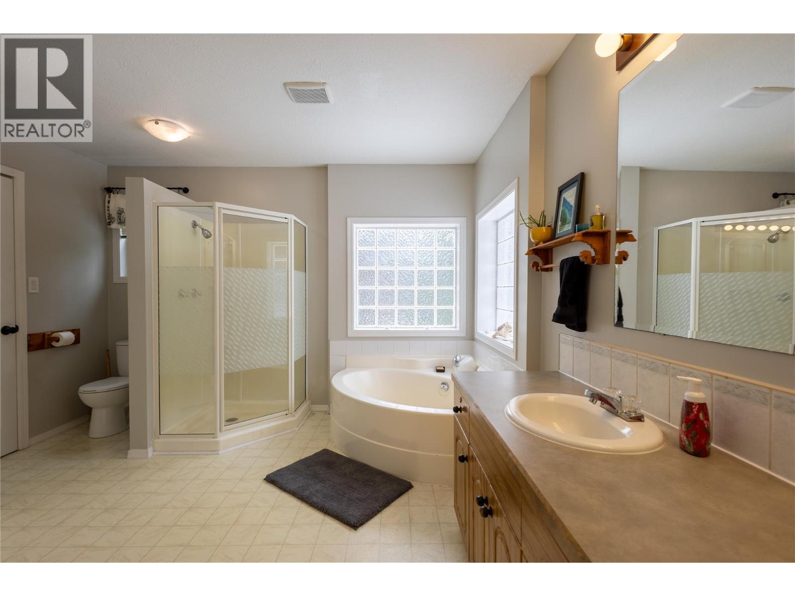 700 HEYLAND ROAD - 14