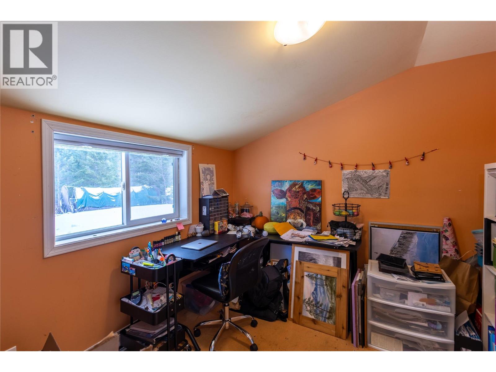 700 HEYLAND ROAD - 23