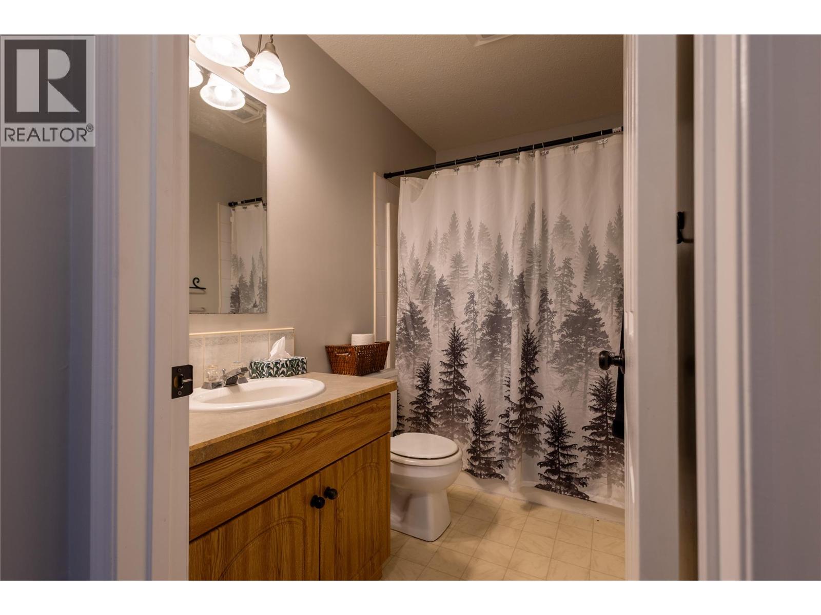 700 HEYLAND ROAD - 21