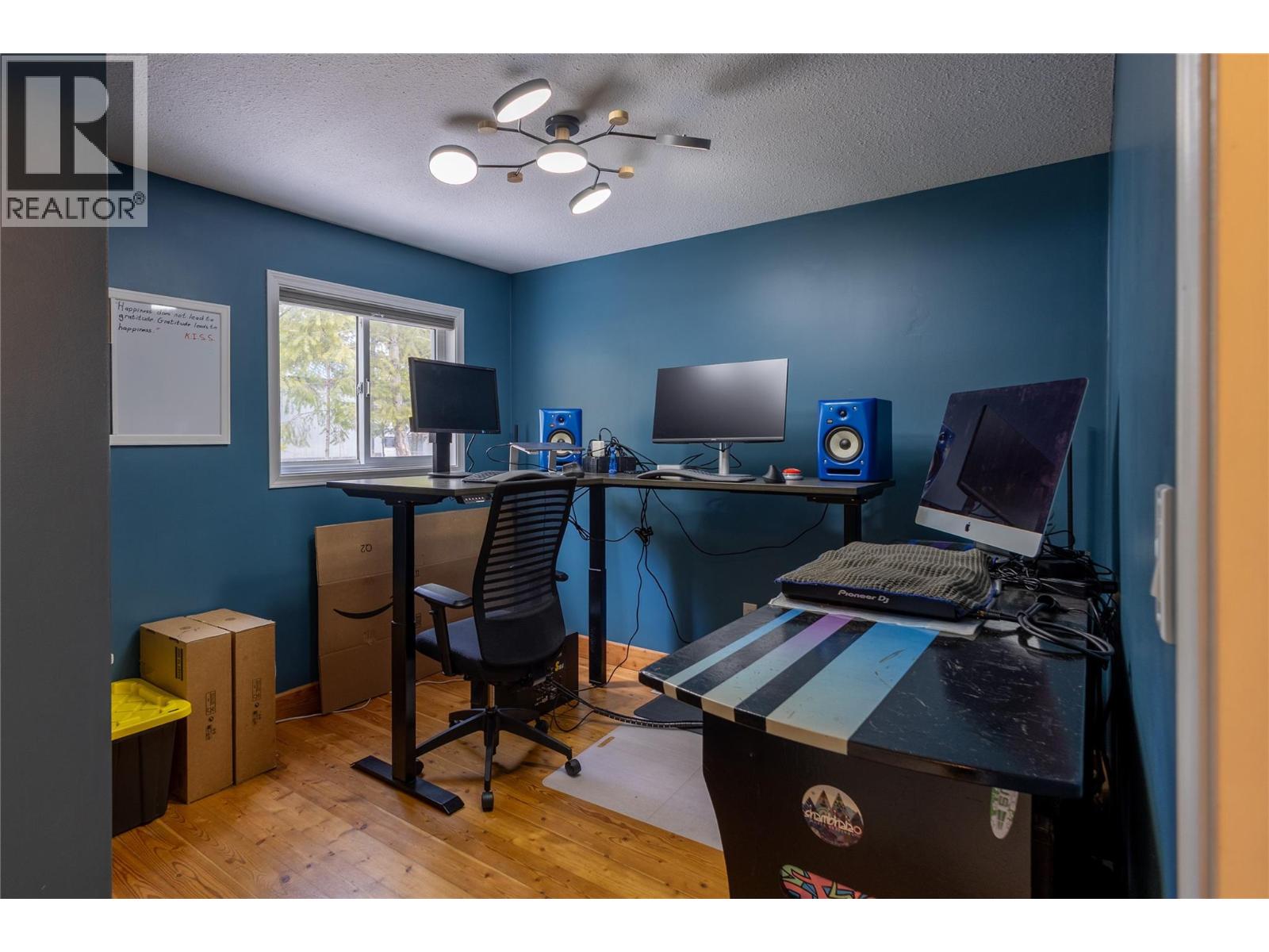 700 HEYLAND ROAD - 20