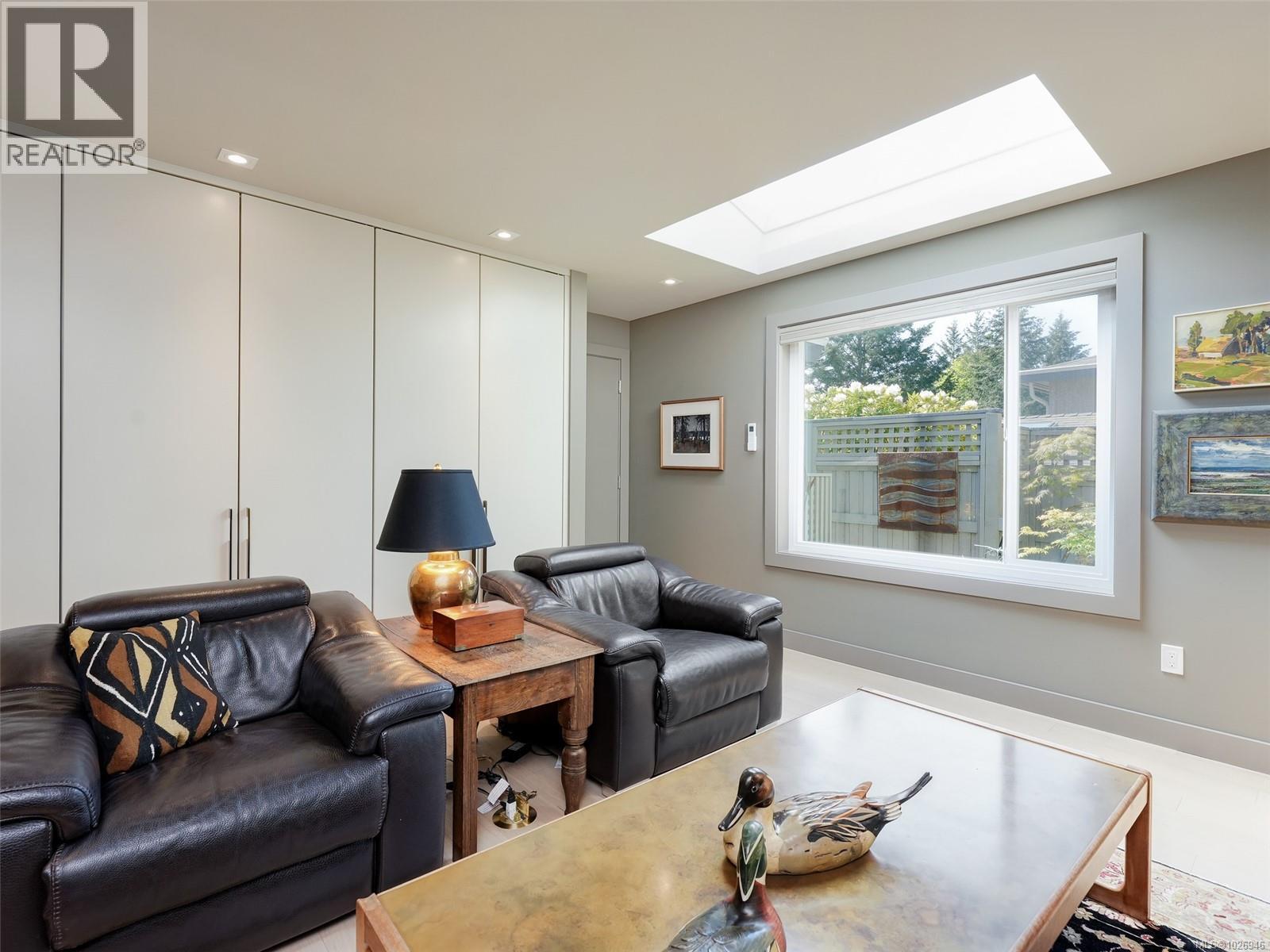 603 2829 Arbutus Road, Saanich