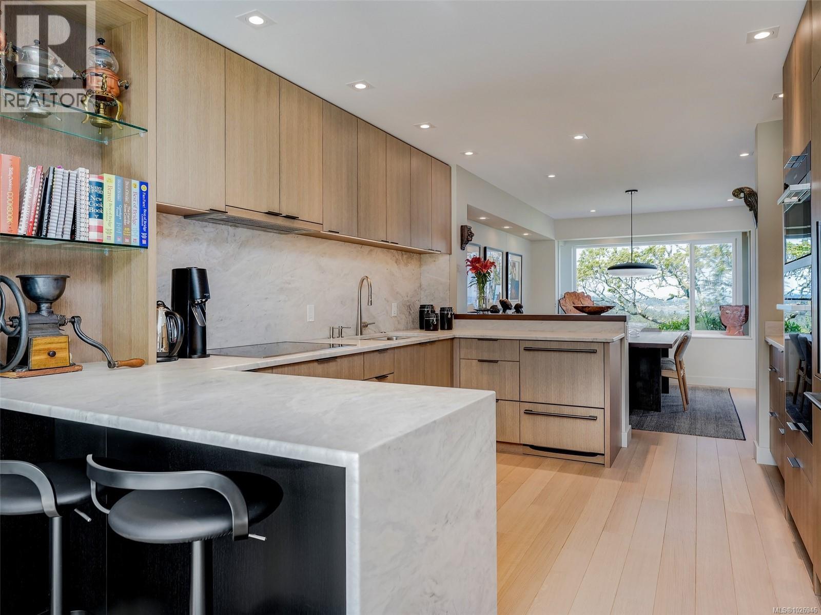 603 2829 Arbutus Road, Saanich