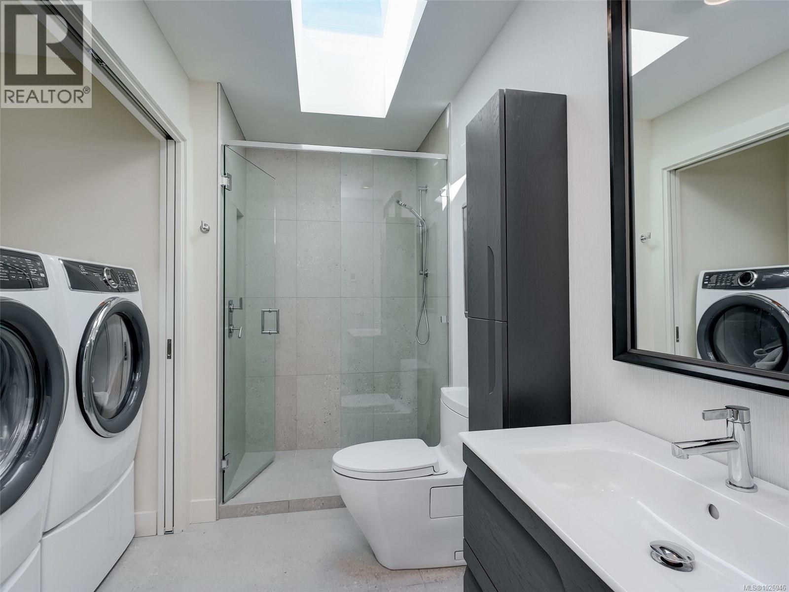 603 2829 Arbutus Road, Saanich